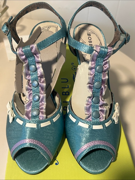 Bobbi Blu Shoes - “REASONABLE OFFERS ONLY” Turquoise Satin T-Strap Peep-Toe Sandals Lavender Trim💜